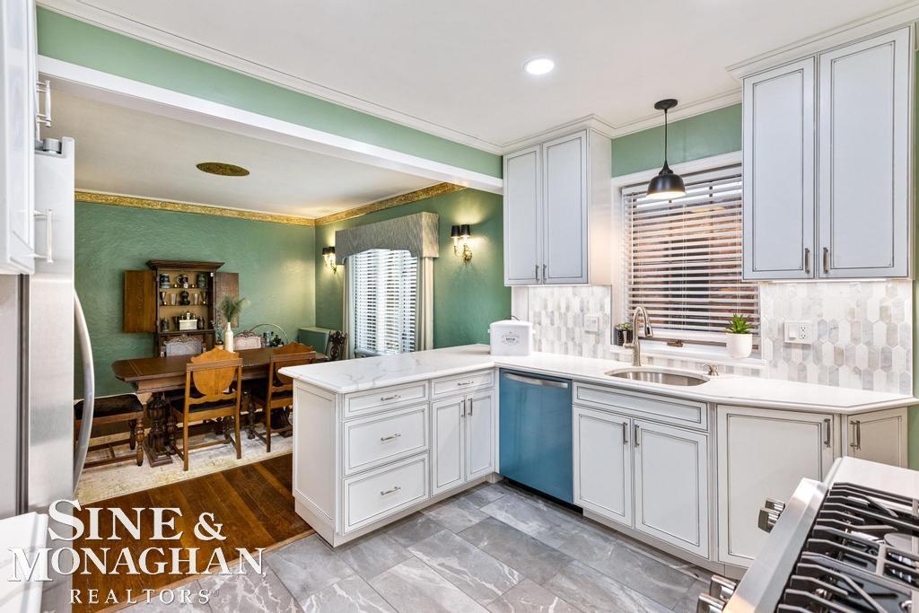 544 Cadieux Road Grosse Pointe, MI 48230 - Photo 12 of 42 50103765-11.JPG