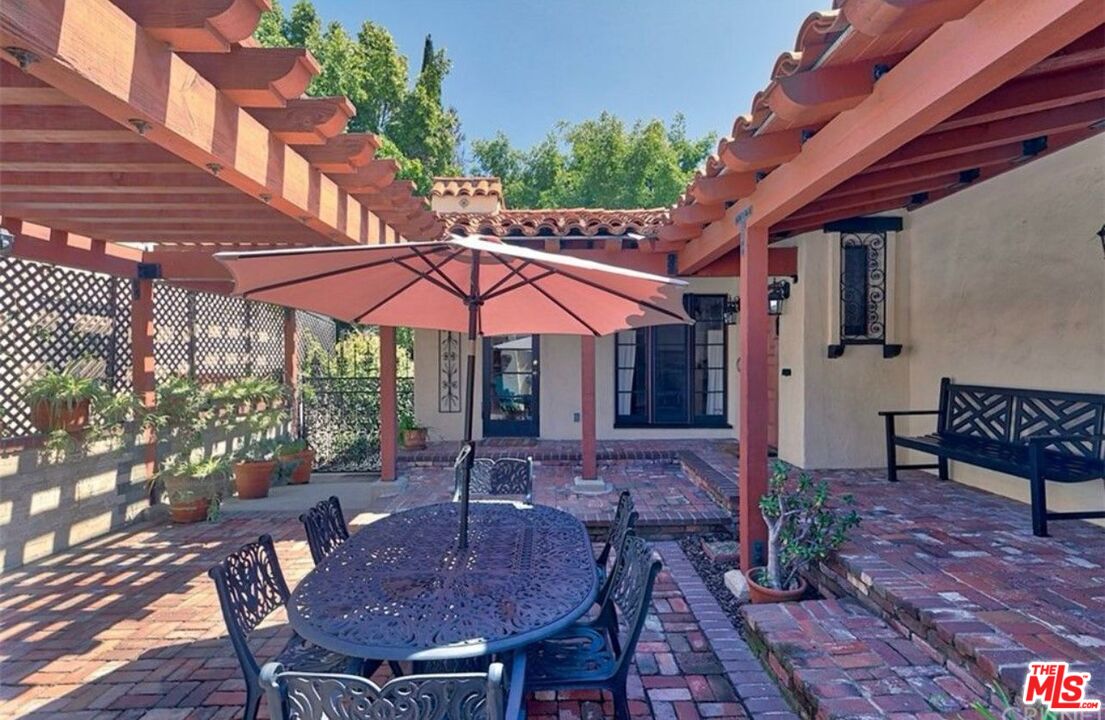 1522 Pandora Avenue Los Angeles, CA 90024 - Photo 11 of 19