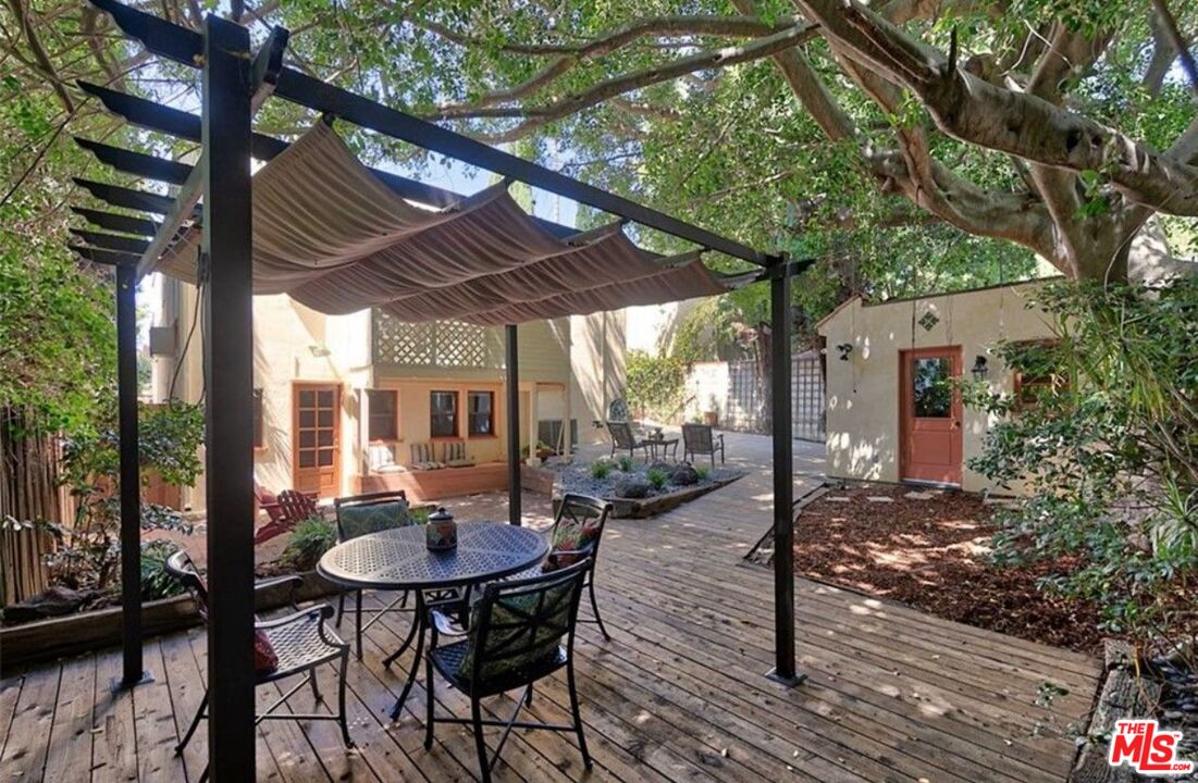 1522 Pandora Avenue Los Angeles, CA 90024 - Photo 12 of 19