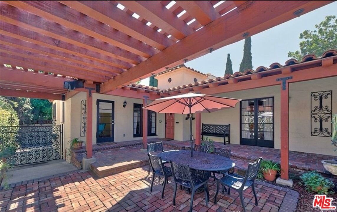 1522 Pandora Avenue Los Angeles, CA 90024 - Photo 13 of 19