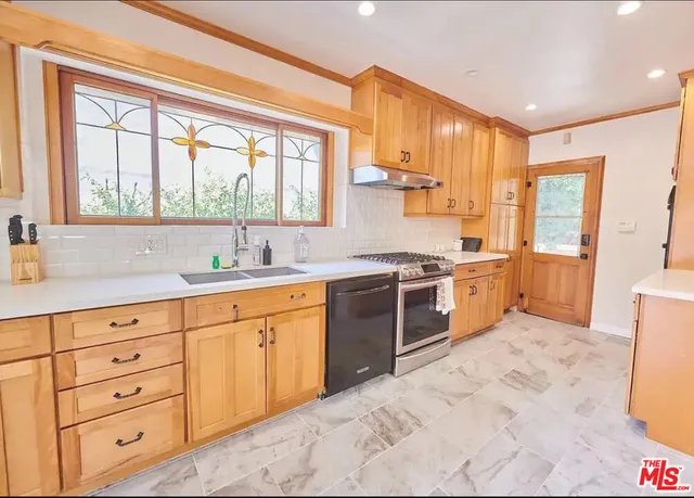 $6,995 | 1522 Pandora Avenue, Los Angeles, CA 90024