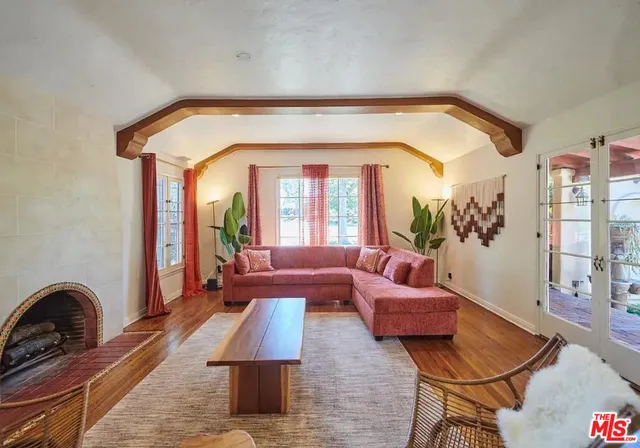 $6,995 | 1522 Pandora Avenue, Los Angeles, CA 90024