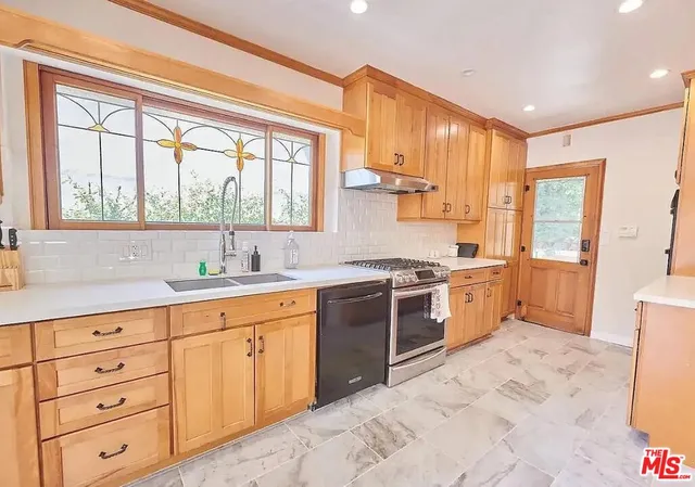 $6,995 | 1522 Pandora Avenue, Los Angeles, CA 90024