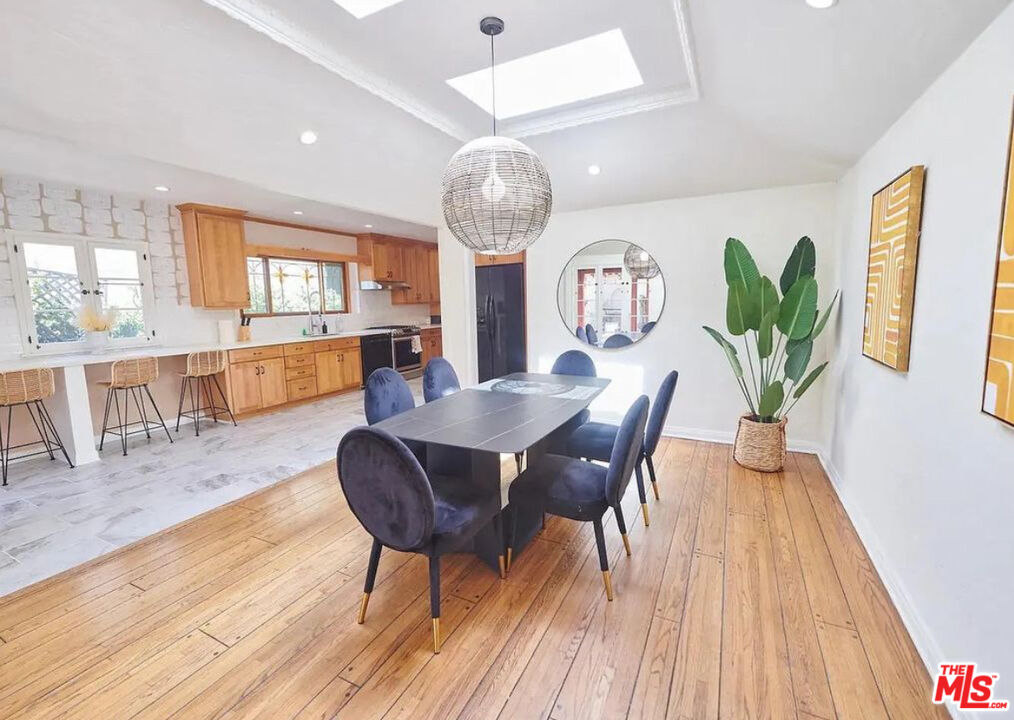 1522 Pandora Avenue Los Angeles, CA 90024 - Photo 6 of 19