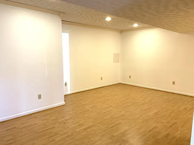 en empty room with wooden floor