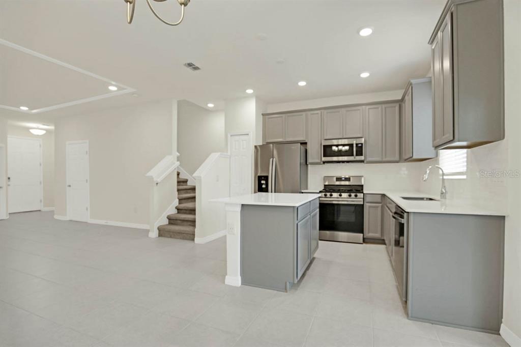 14085 Kite Lane Lithia, FL 33547 - Photo 10 of 32