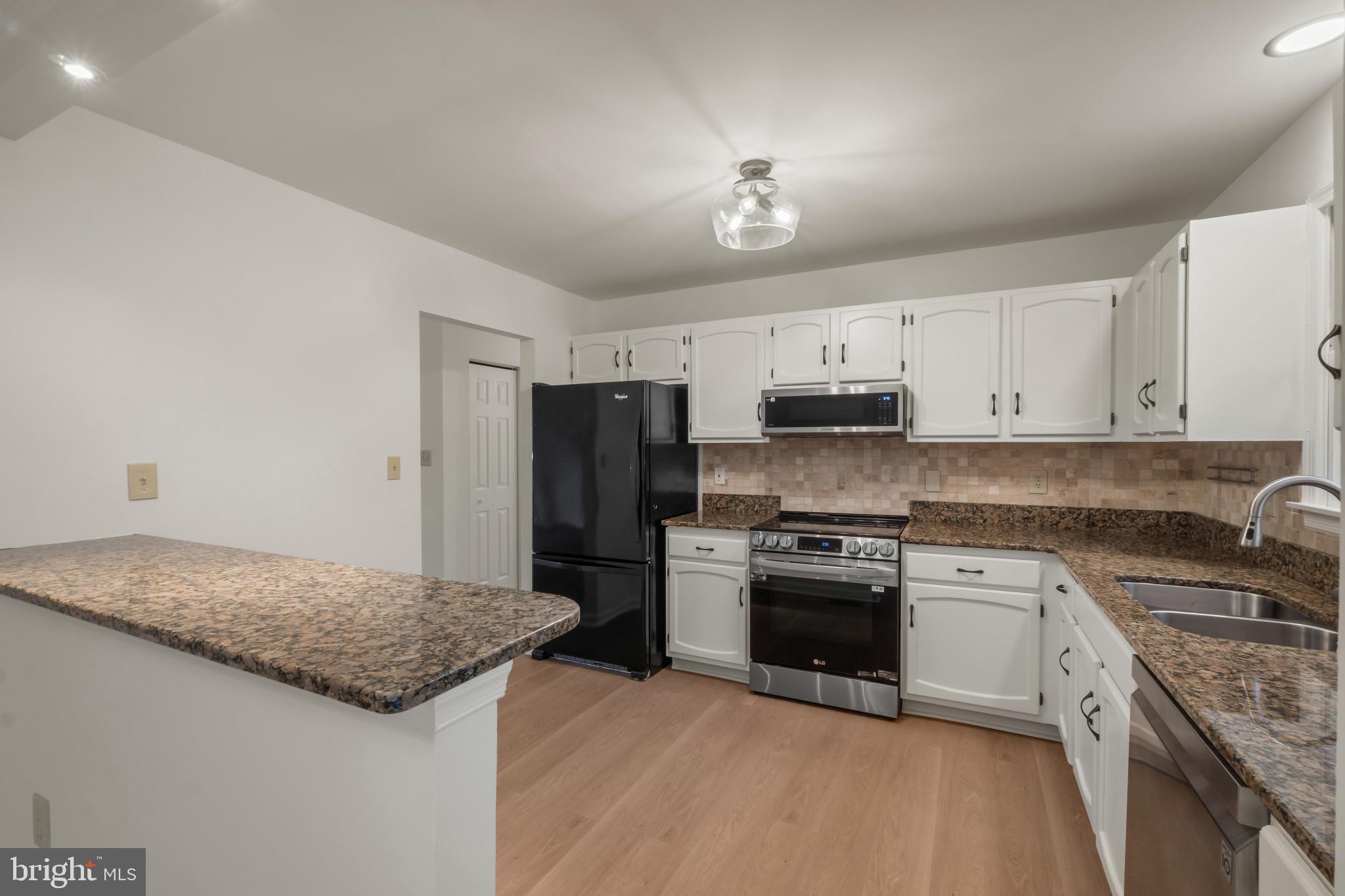 2217 Ridgemont Drive Finksburg, MD 21048 - Photo 14 of 39 Kitchen w/Granite Counters