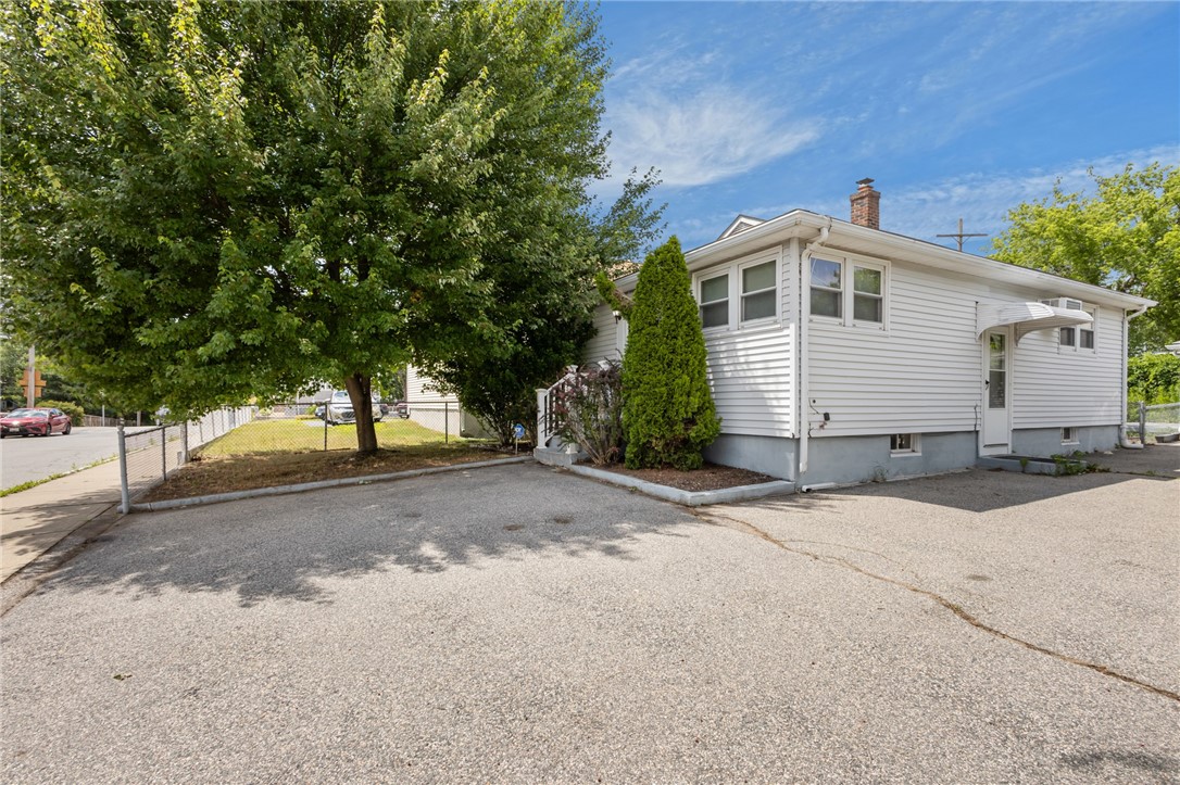 514 Robinson Street Woonsocket, RI 02895 - Photo 5 of 27
