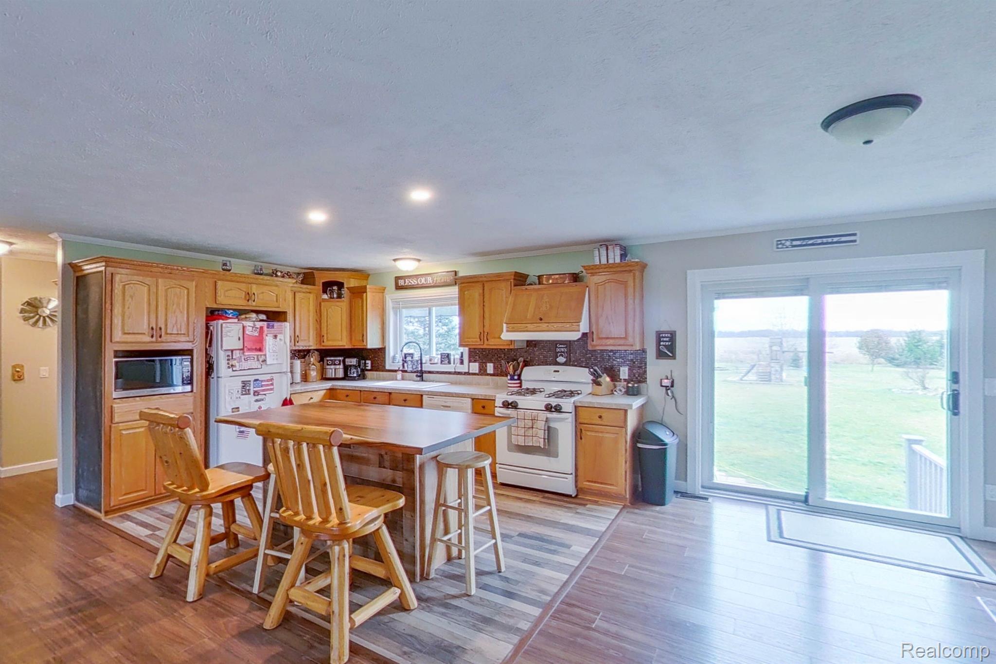7446 North Lapeer Road Fostoria, MI 48435 - Photo 9 of 41 Kitchen Island