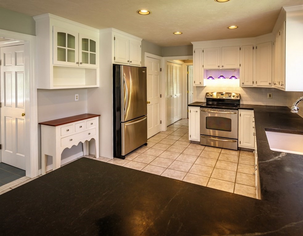 46 Wayside Road Westborough, MA 01581 - Photo 12 of 33 Gallery Image 12