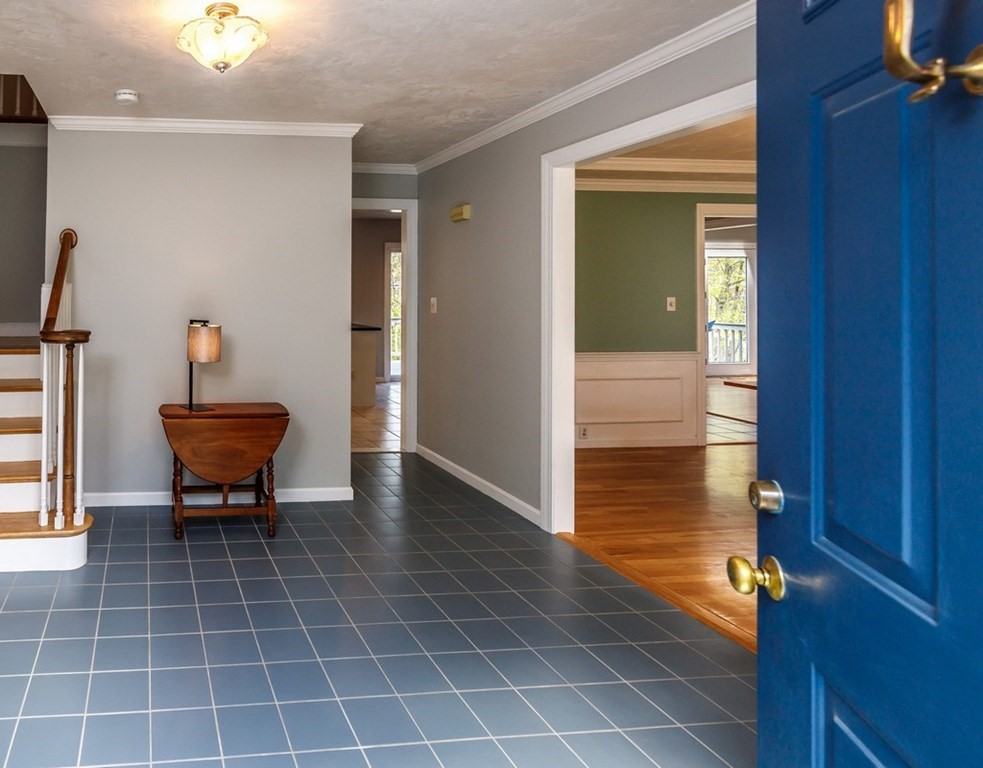 46 Wayside Road Westborough, MA 01581 - Photo 3 of 33 Gallery Image 3