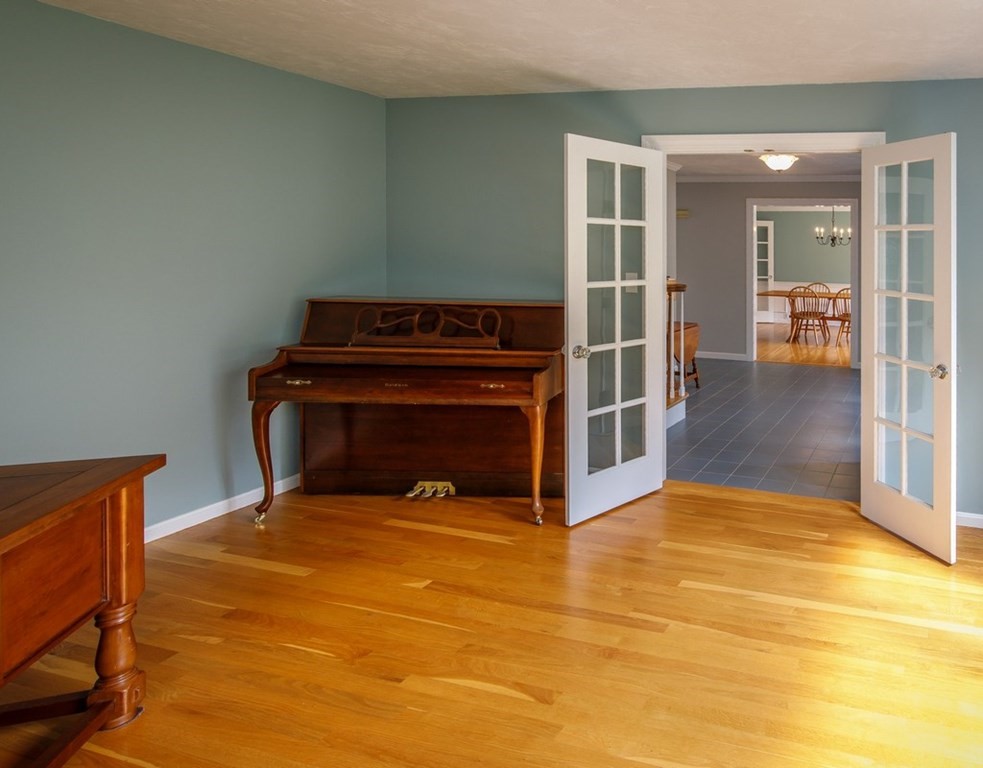 46 Wayside Road Westborough, MA 01581 - Photo 6 of 33 Gallery Image 6