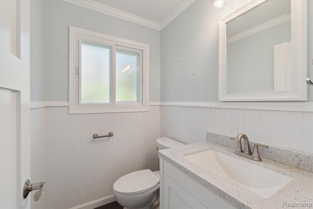 7262 Hatchery Road Waterford, MI 48327 - Photo 12 of 58 Gallery Image 12