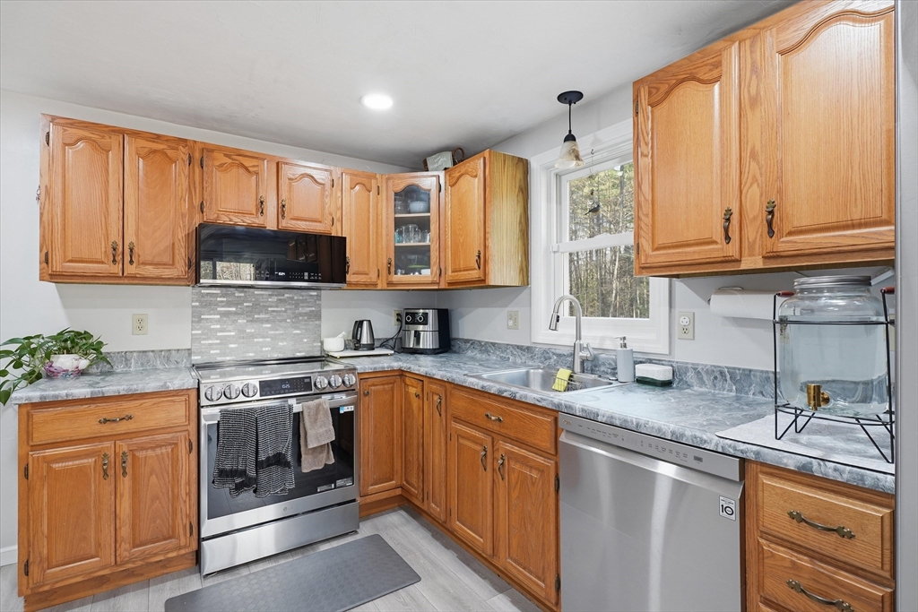 60 Walker Road, Unit 60 Shirley, MA 01464 - Photo 3 of 33