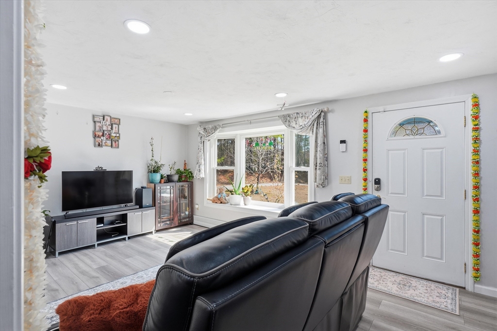 60 Walker Road, Unit 60 Shirley, MA 01464 - Photo 5 of 33