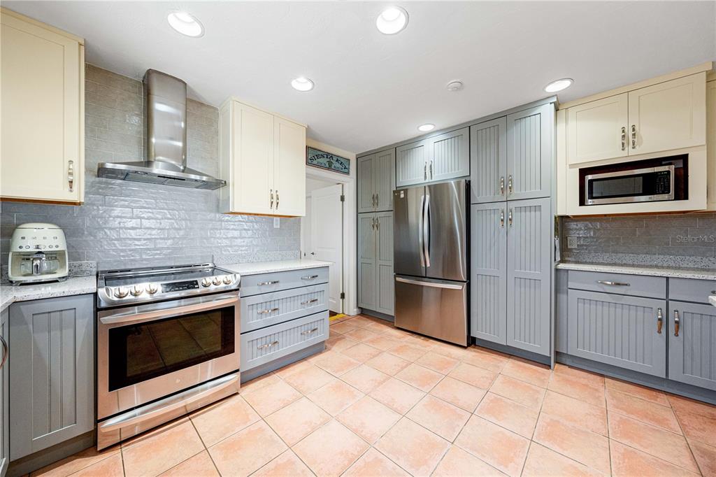 8592 Hidden Lagoon Road Sarasota, FL 34242 - Photo 40 of 82 Gallery Image 40