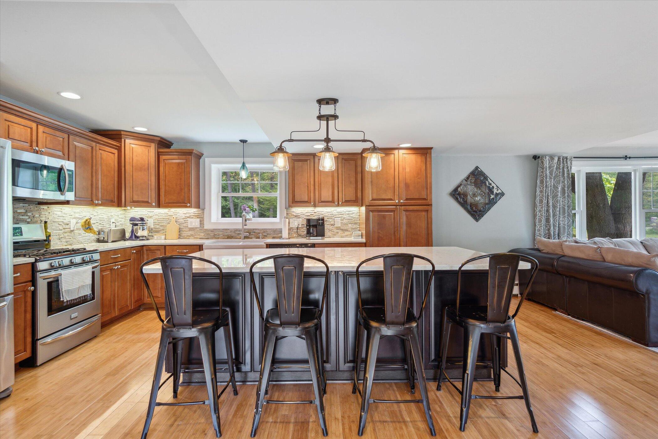 4680 Reynolds Road Jackson, MI 49201 - Photo 11 of 53 Center island