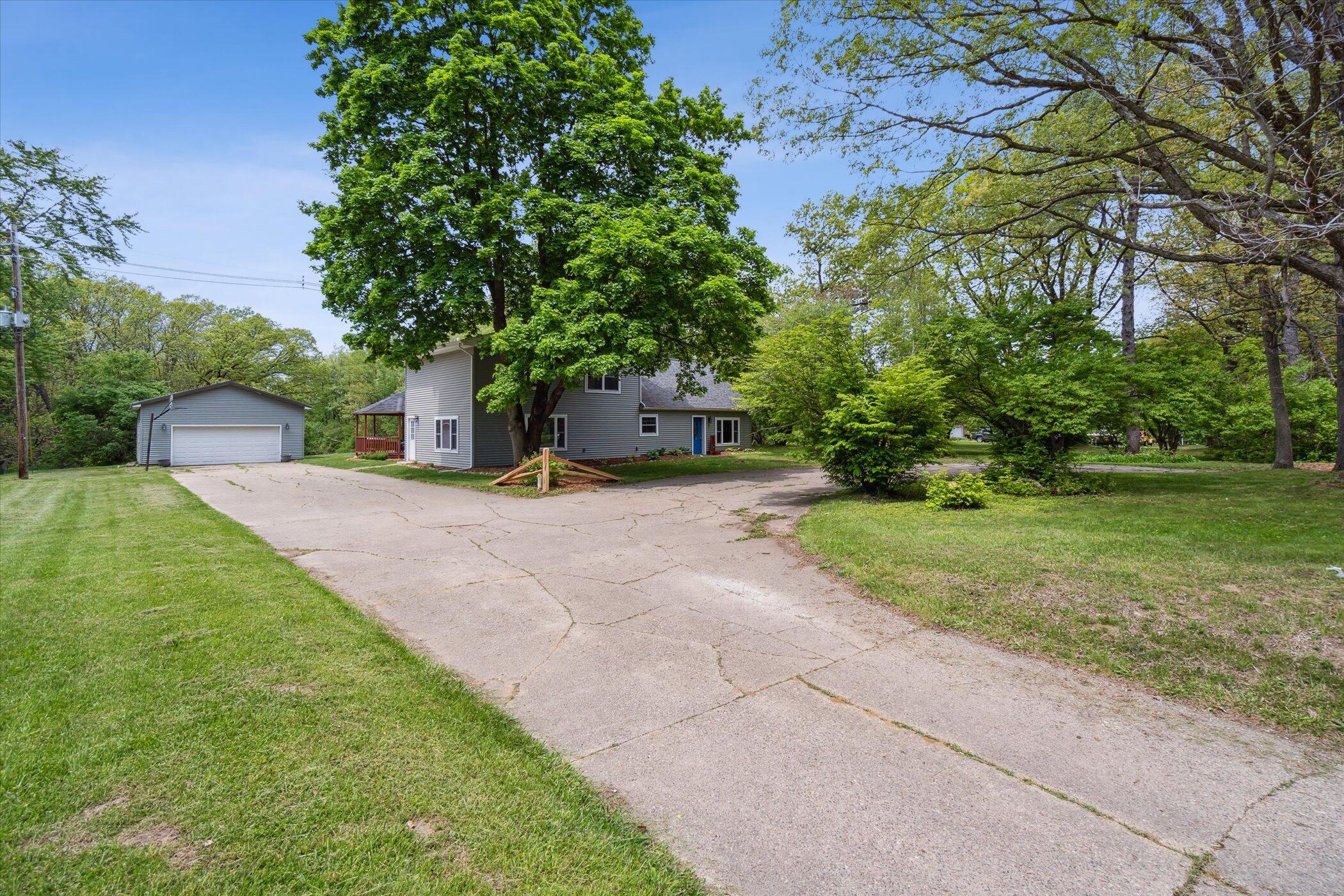 4680 Reynolds Road Jackson, MI 49201 - Photo 43 of 53 Concrete Drive