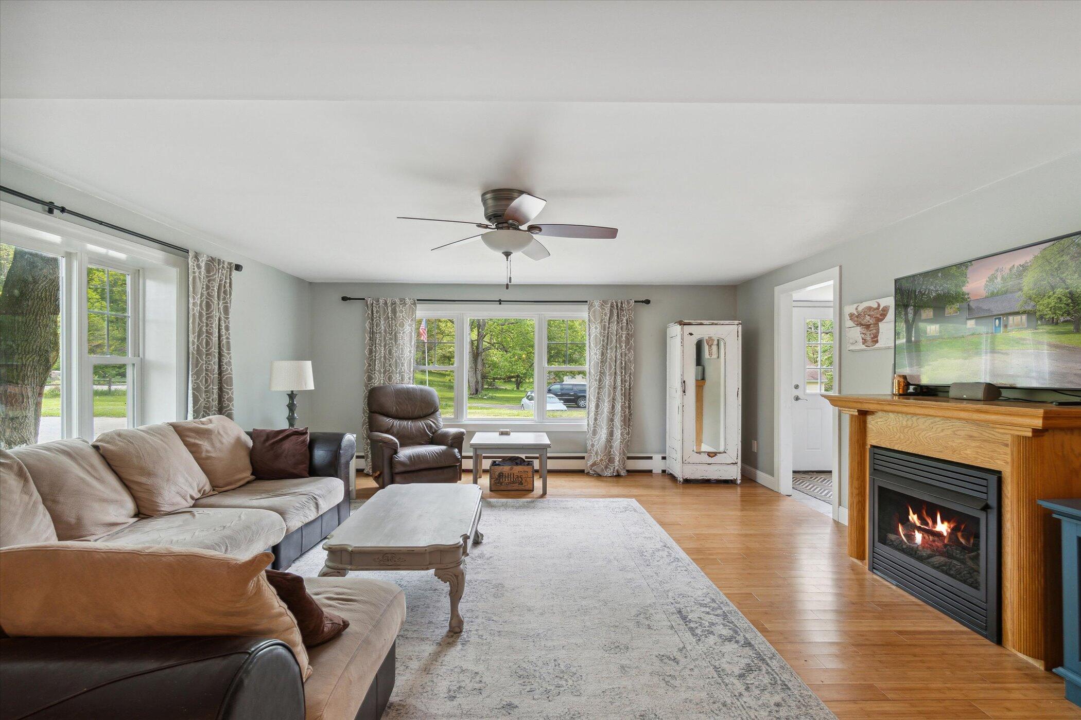 4680 Reynolds Road Jackson, MI 49201 - Photo 7 of 53 Family Room