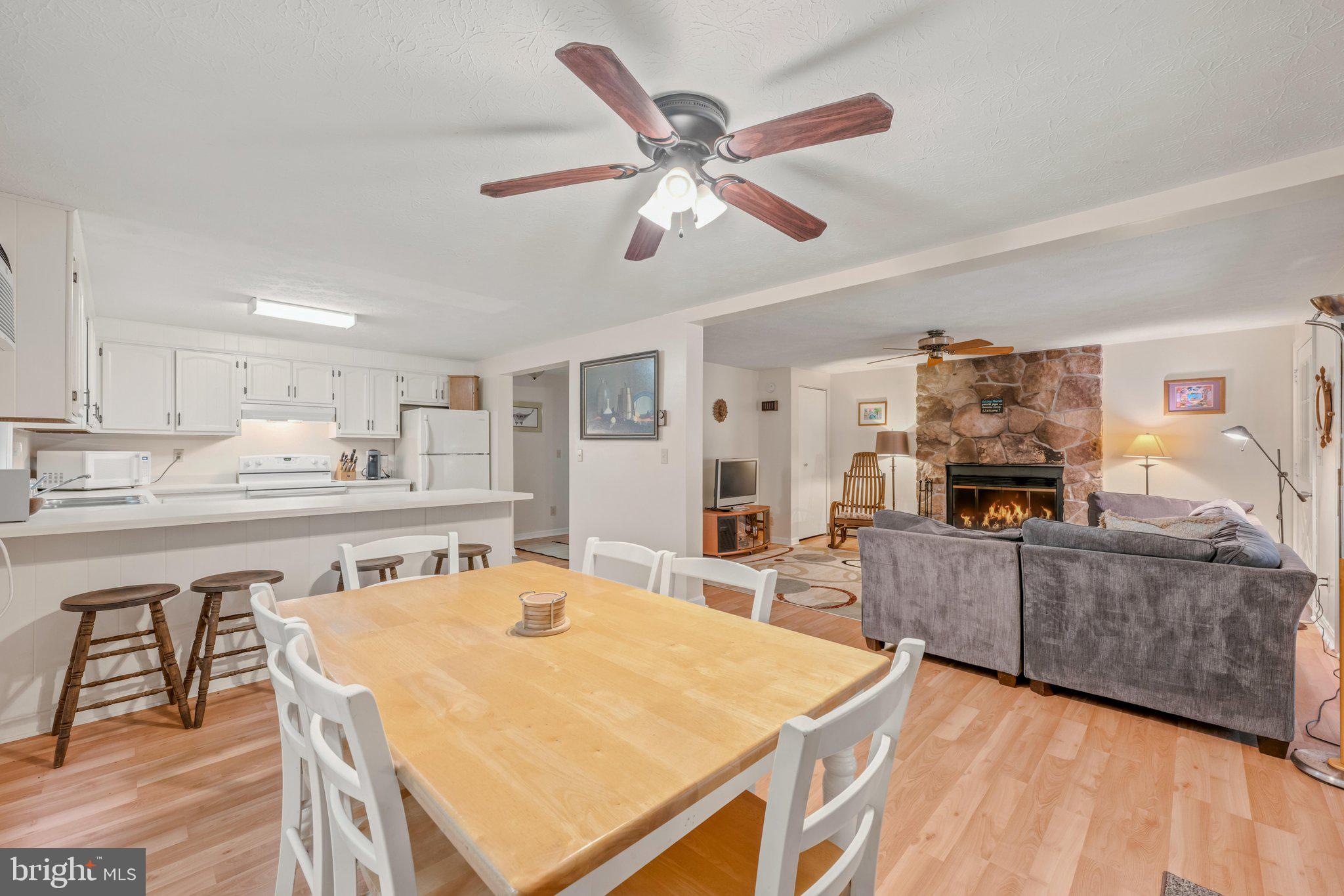 221 Mountainside Road Berkeley Springs, WV 25411 - Photo 12 of 53 Dining