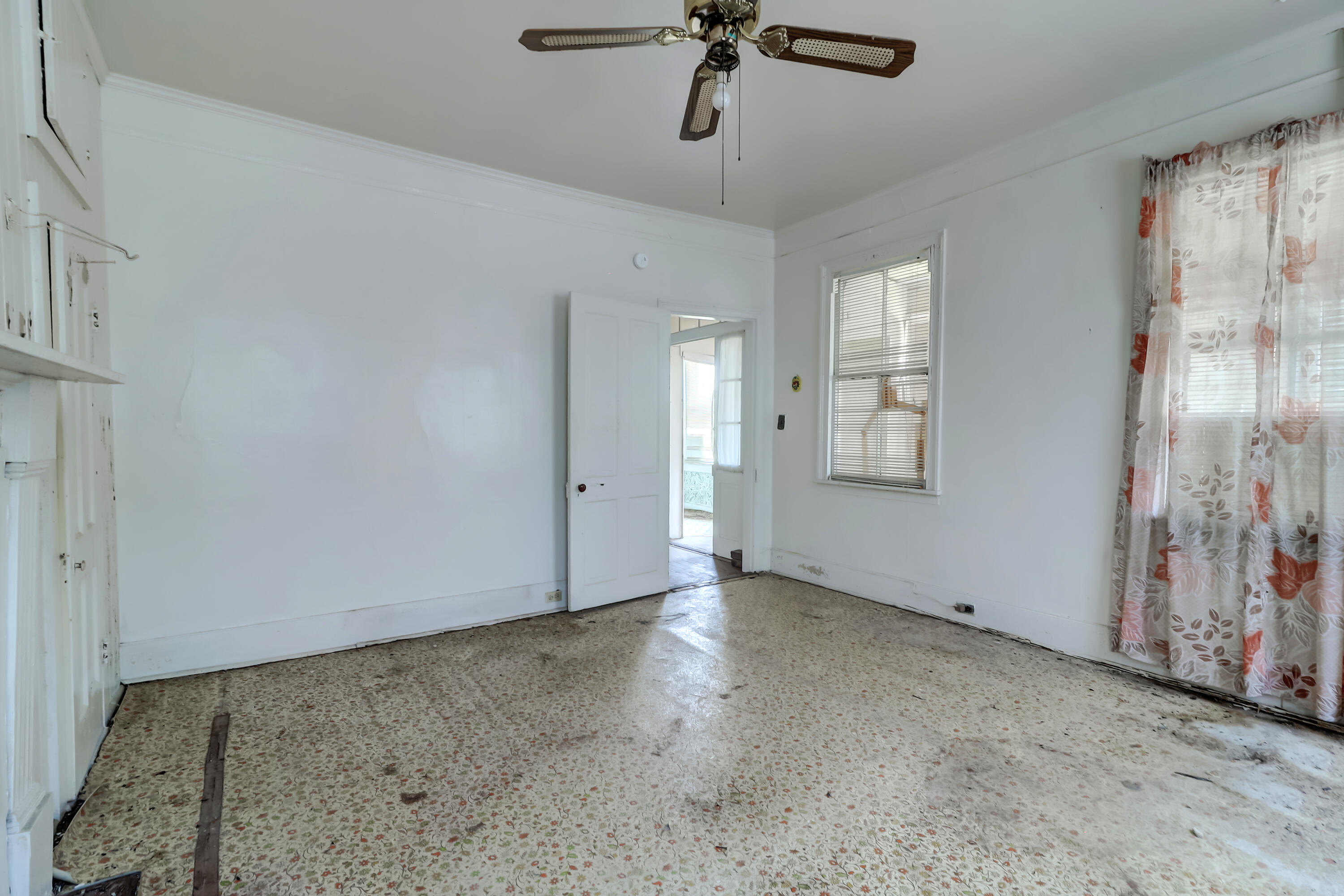 327 Sumter Street Charleston, SC 29403 - Photo 14 of 22 327 Sumter (25)