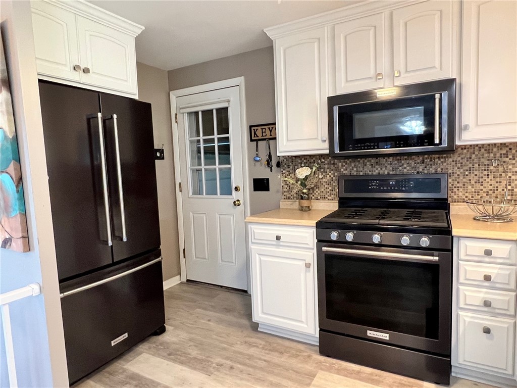 329 Rumson Road Greece, NY 14616 - Photo 3 of 31