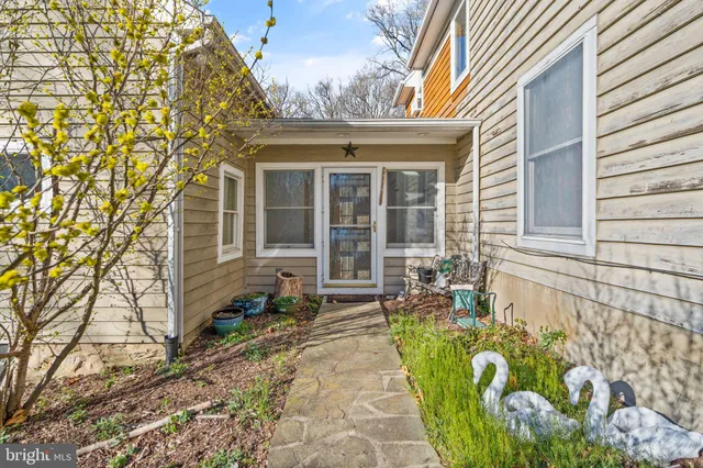 $739,900 | 38164 Stevens Road, Lovettsville, VA 20180