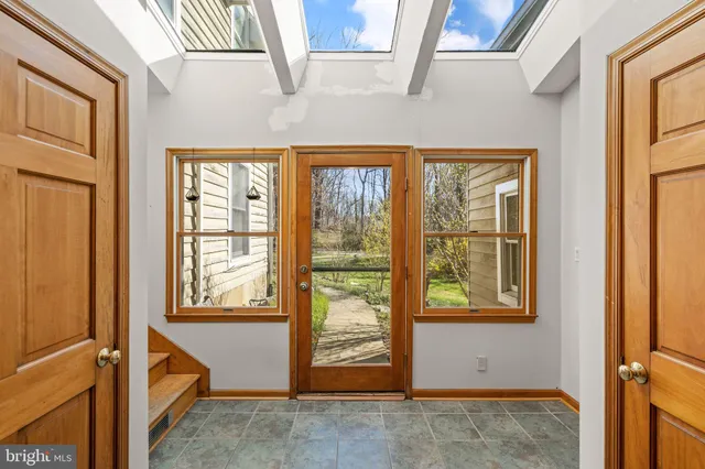 $739,900 | 38164 Stevens Road, Lovettsville, VA 20180