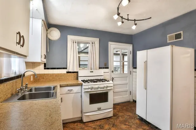 $304,999 | 9150 Wayne Drive, St. Louis, MO 63123