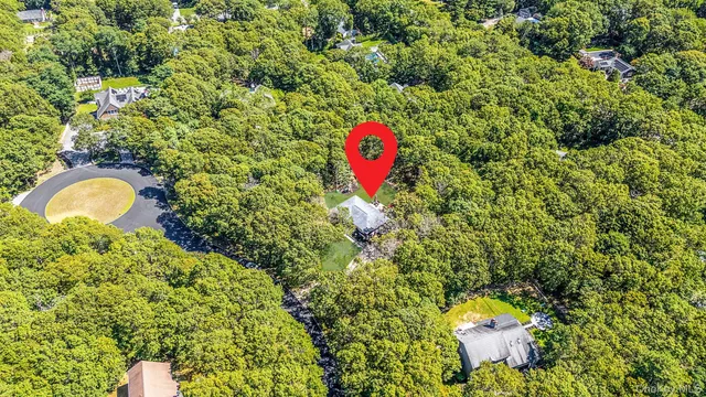 a view of a back yard from a fountain