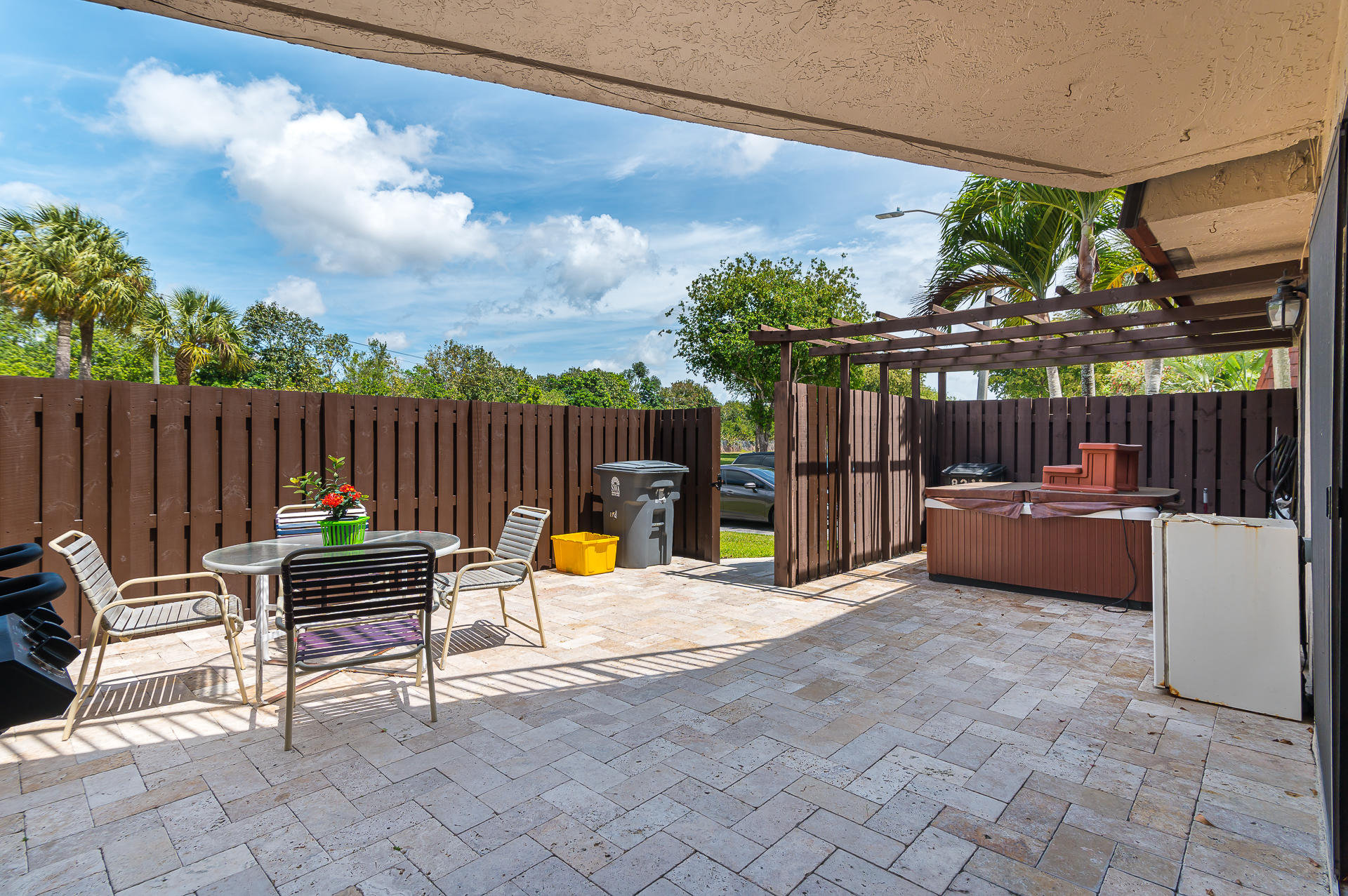 8211 Boca Rio Drive Boca Raton, FL 33433 - Photo 3 of 21 photo-14