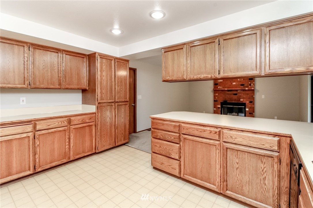 2228 Northeast 12th Street Renton, WA 98056 - Photo 5 of 29
