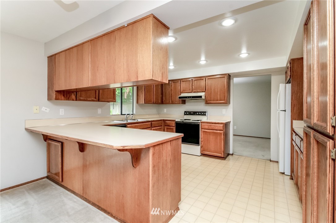 2228 Northeast 12th Street Renton, WA 98056 - Photo 6 of 29