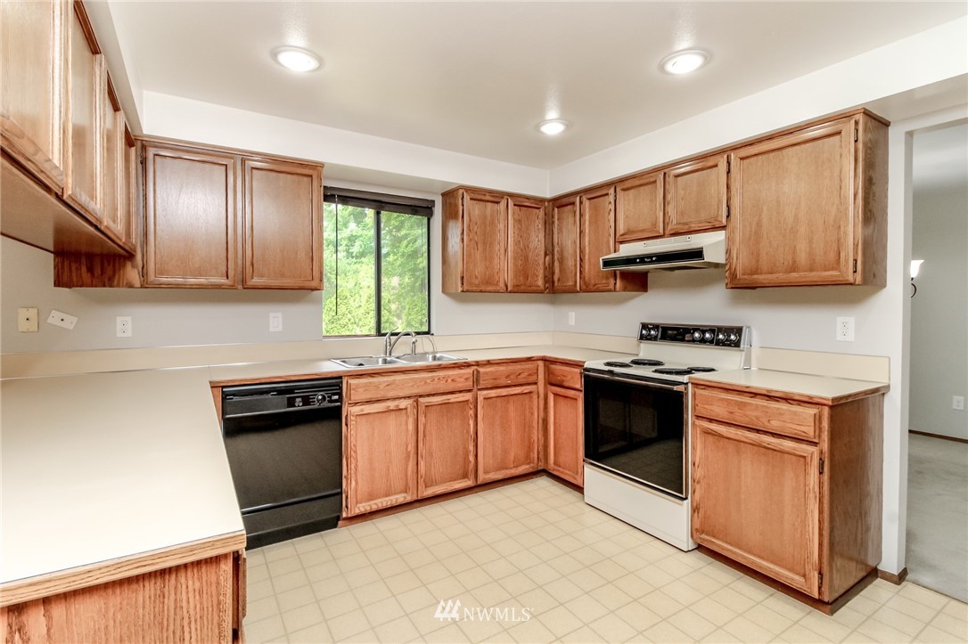 2228 Northeast 12th Street Renton, WA 98056 - Photo 7 of 29