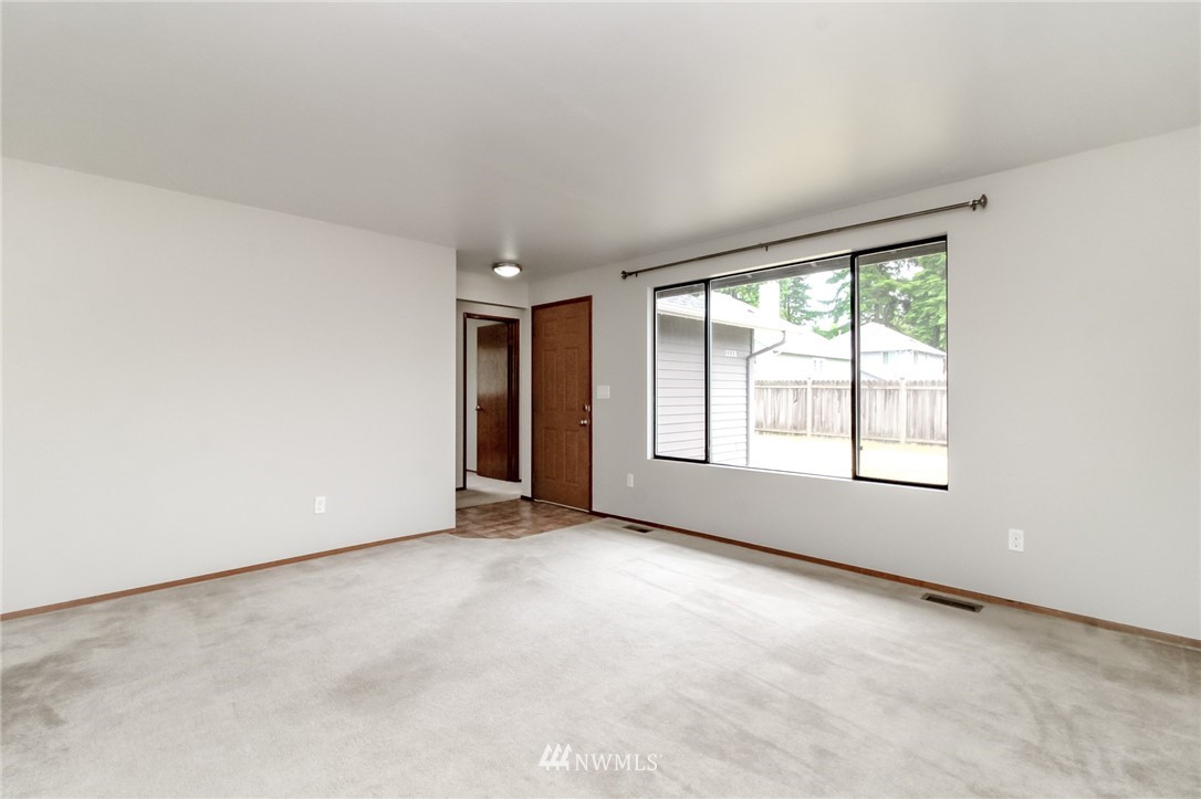 2228 Northeast 12th Street Renton, WA 98056 - Photo 10 of 29