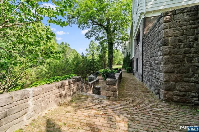 $3,495,000 | 9 East Saddle River Road, Saddle River, NJ 07458