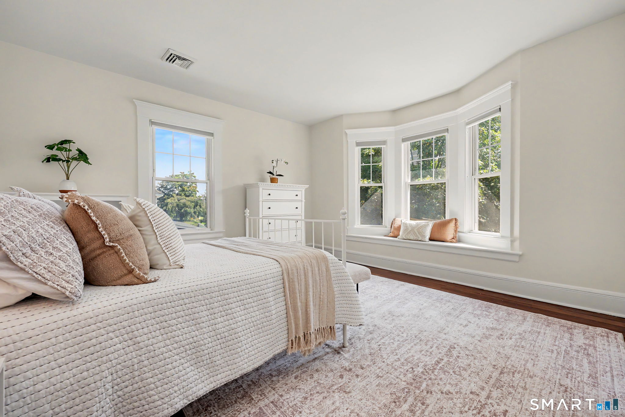 594 Stratfield Road Fairfield, CT 06825 - Photo 16 of 40 Gallery Image 16