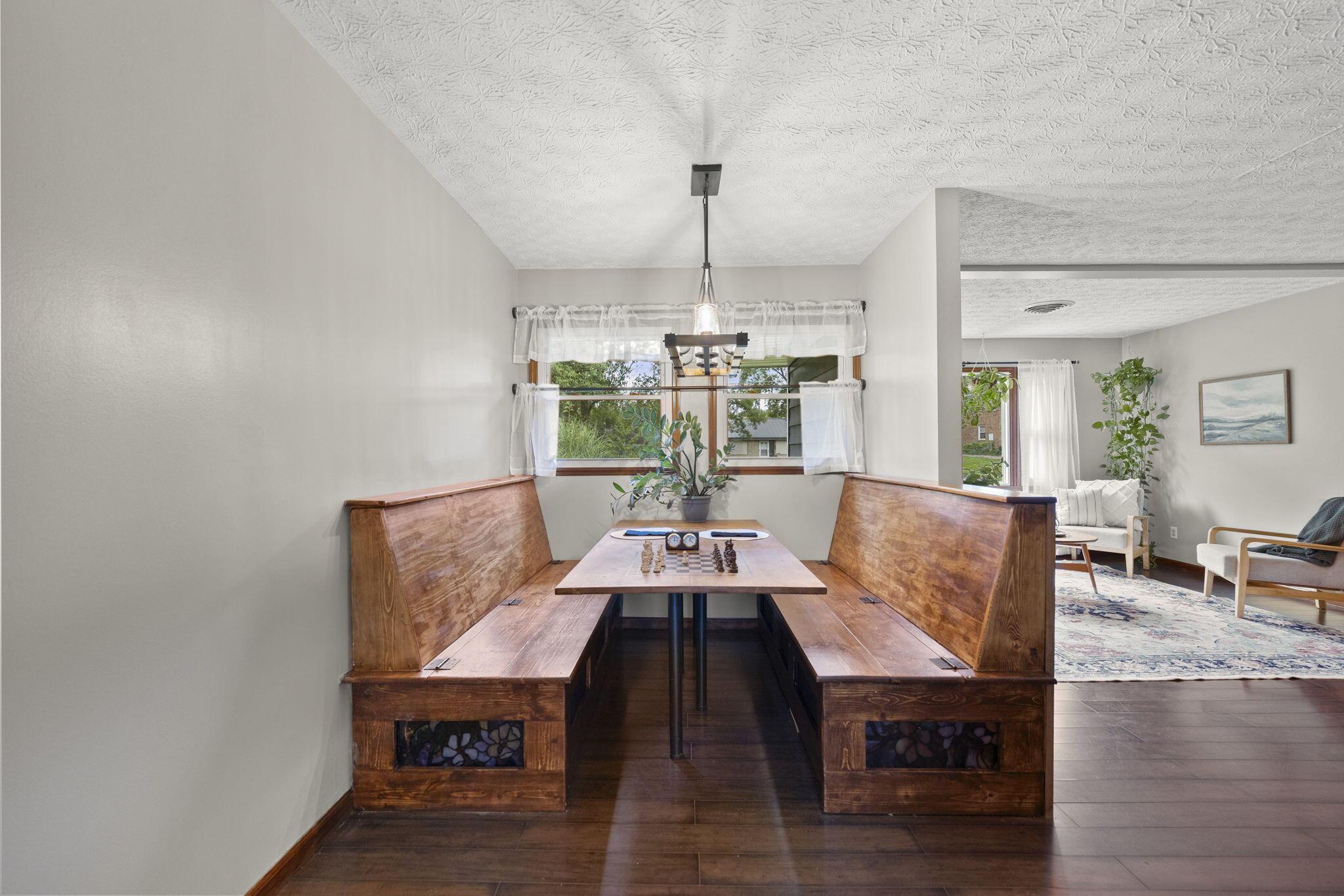 715 East Cooke Road Columbus, OH 43214 - Photo 10 of 40 Dining Space