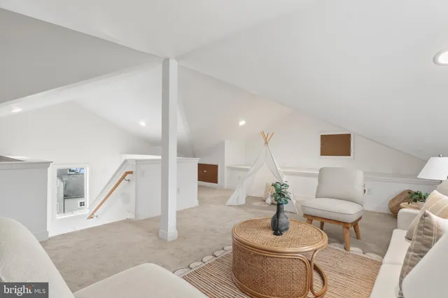 a picture of a room with a floor plan