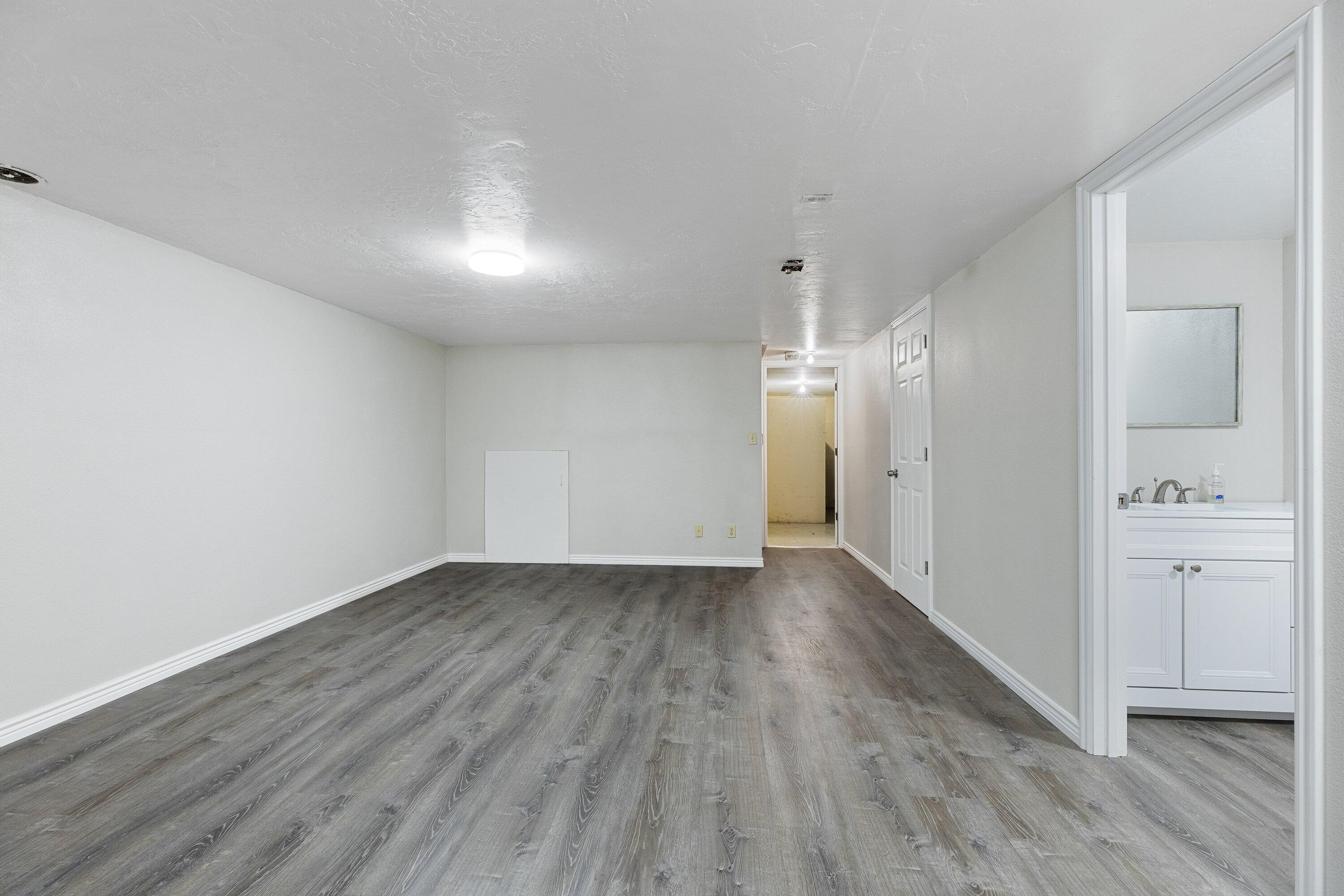 81 South Center Street Enterprise, UT 84725 - Photo 19 of 35 Downstairs main area