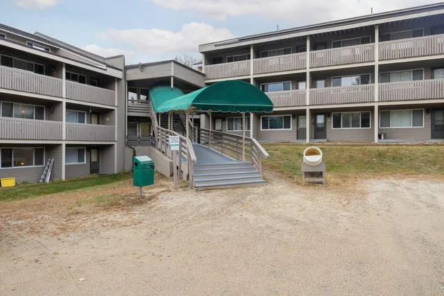 $400,000 | 8 Fall Line Drive, Unit W216, Newry, ME 04261