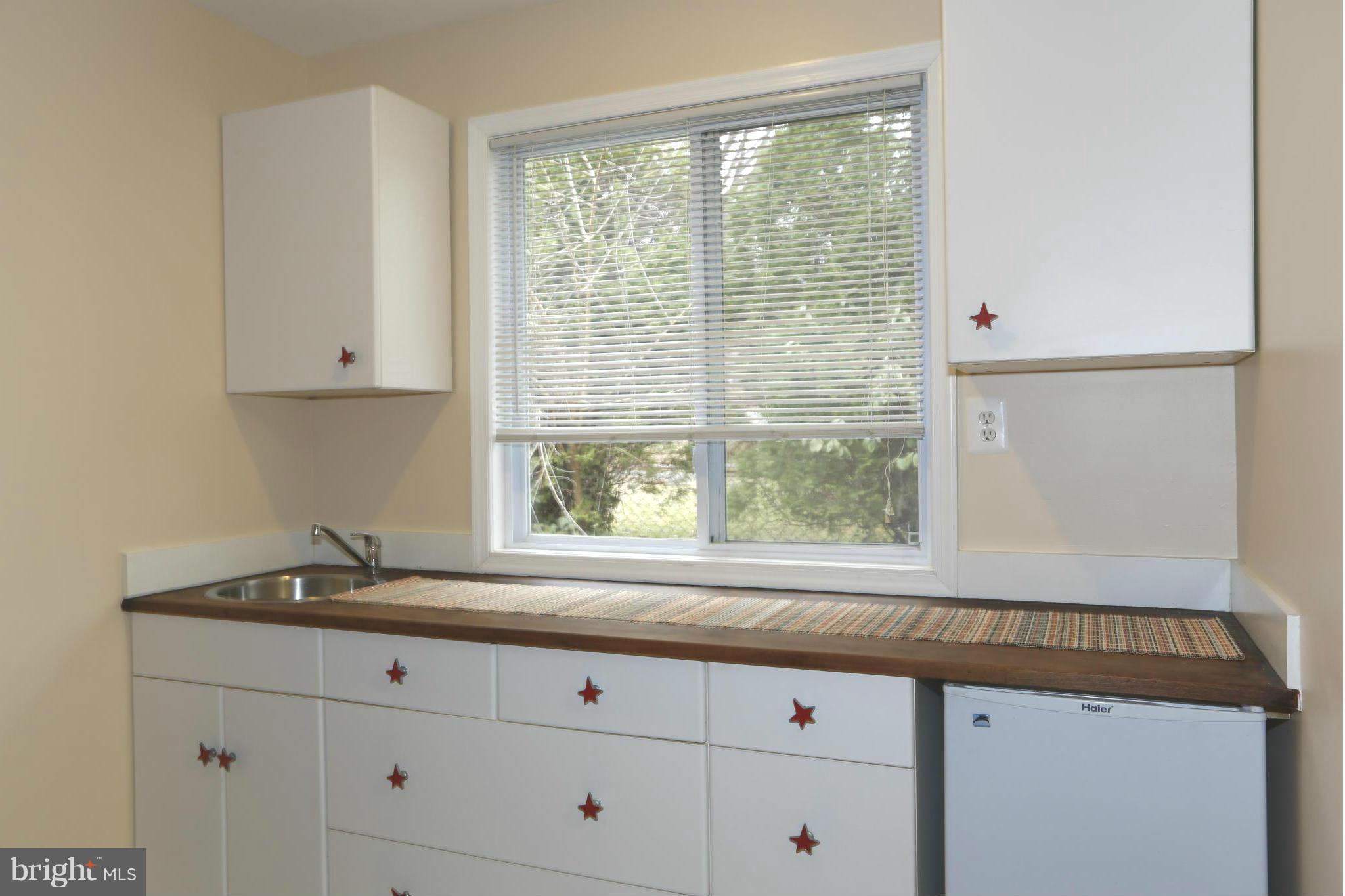 413 Mercer Road Rockville, MD 20852 - Photo 19 of 24 Kitchenette in Main Level in-Law Suite/Rental apt