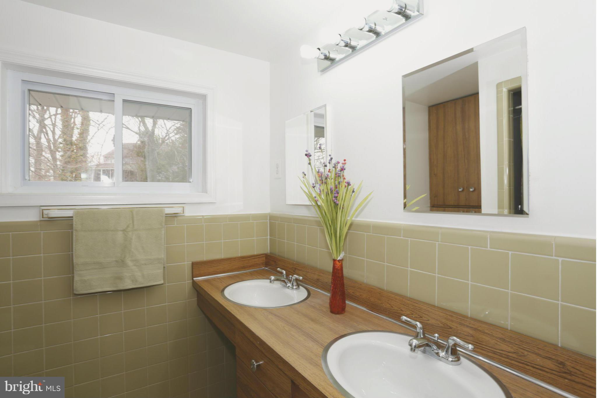 413 Mercer Road Rockville, MD 20852 - Photo 22 of 24 Upper-level full bath