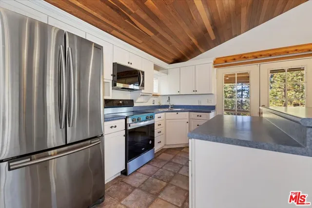 $349,000 | 6302 Spruce Avenue, Angelus Oaks, CA 92305