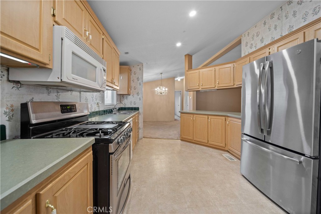 600 South Dennison Road, Unit 13 Tehachapi, CA 93561 - Photo 9 of 28