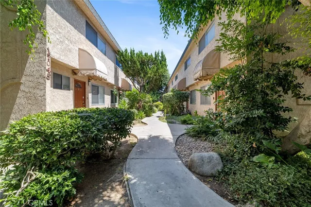 $2,900 | 17045 Roscoe, Unit 14, Northridge, CA 91325