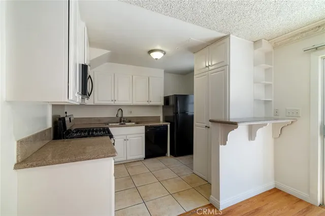 $2,900 | 17045 Roscoe, Unit 14, Northridge, CA 91325