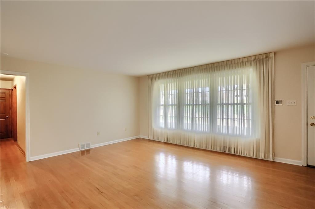 354 Center Grange Road Monaca, PA 15061 - Photo 4 of 25 Gallery Image 4