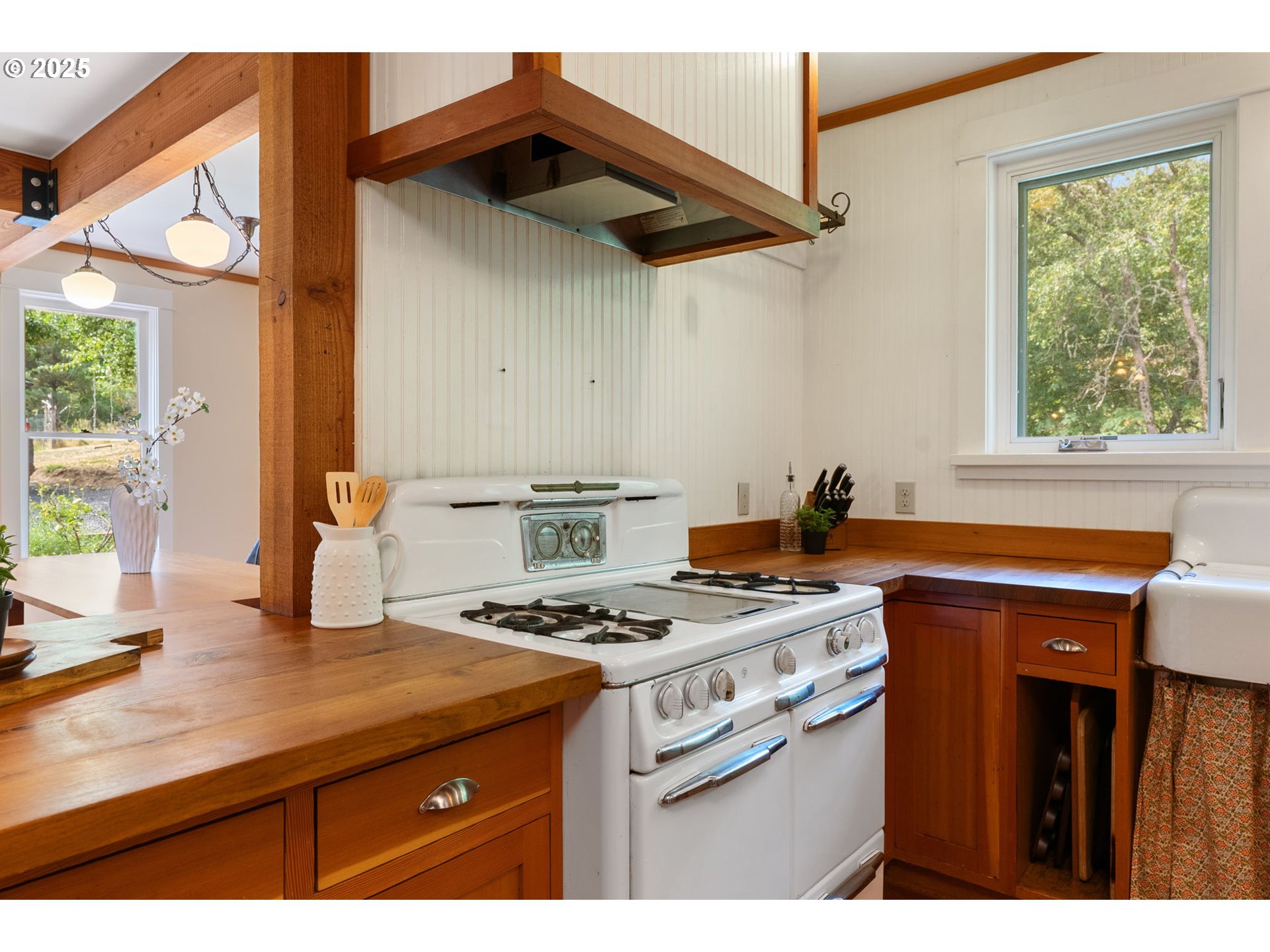 951 Mosier Creek Road Mosier, OR 97040 - Photo 11 of 48 Gallery Image 11