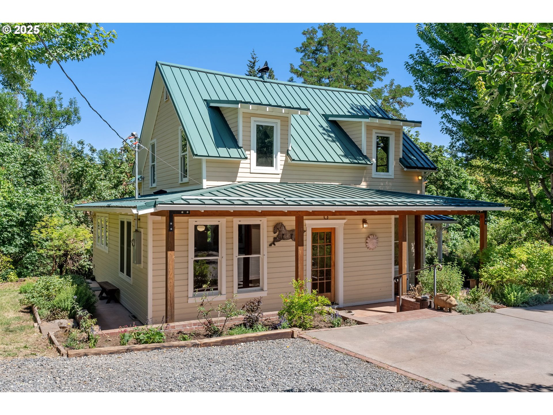 951 Mosier Creek Road Mosier, OR 97040 - Photo 2 of 48 Gallery Image 2